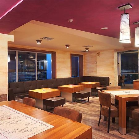 Hotel Turist Кралево Ресторан фото